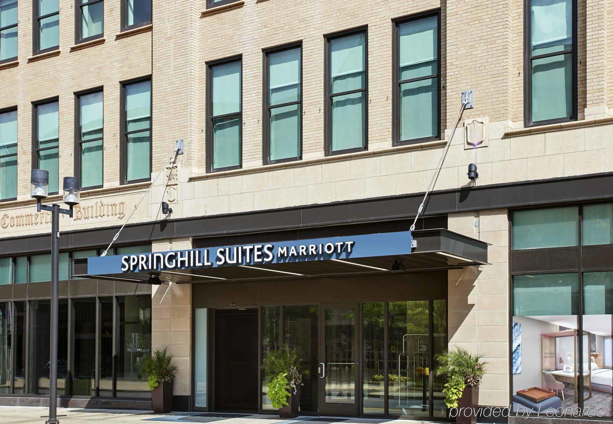 Springhill Suites By Marriott Milwaukee Downtown Bagian luar foto