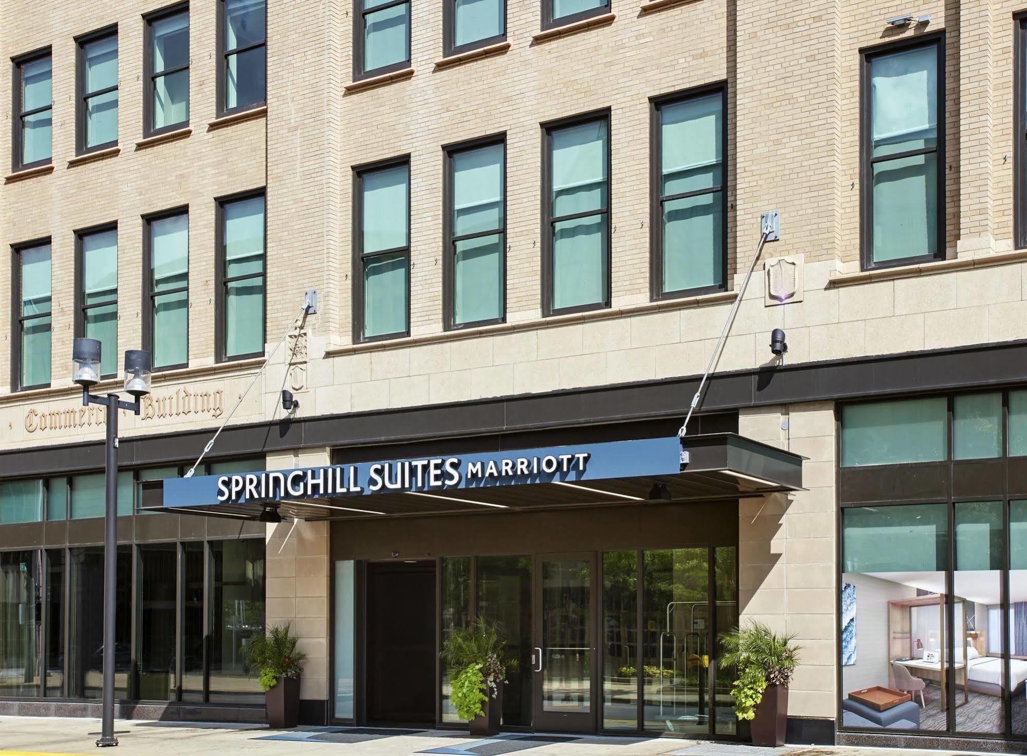 Springhill Suites By Marriott Milwaukee Downtown Bagian luar foto